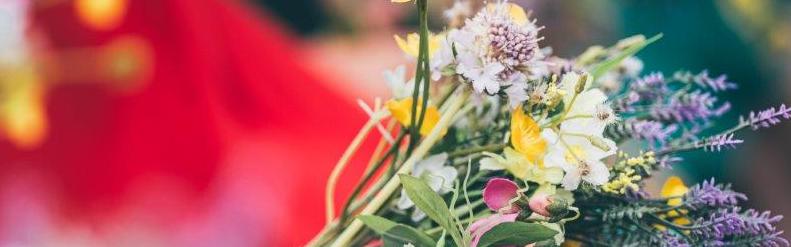 Red cape with dried flowers - Lavender and yellow 